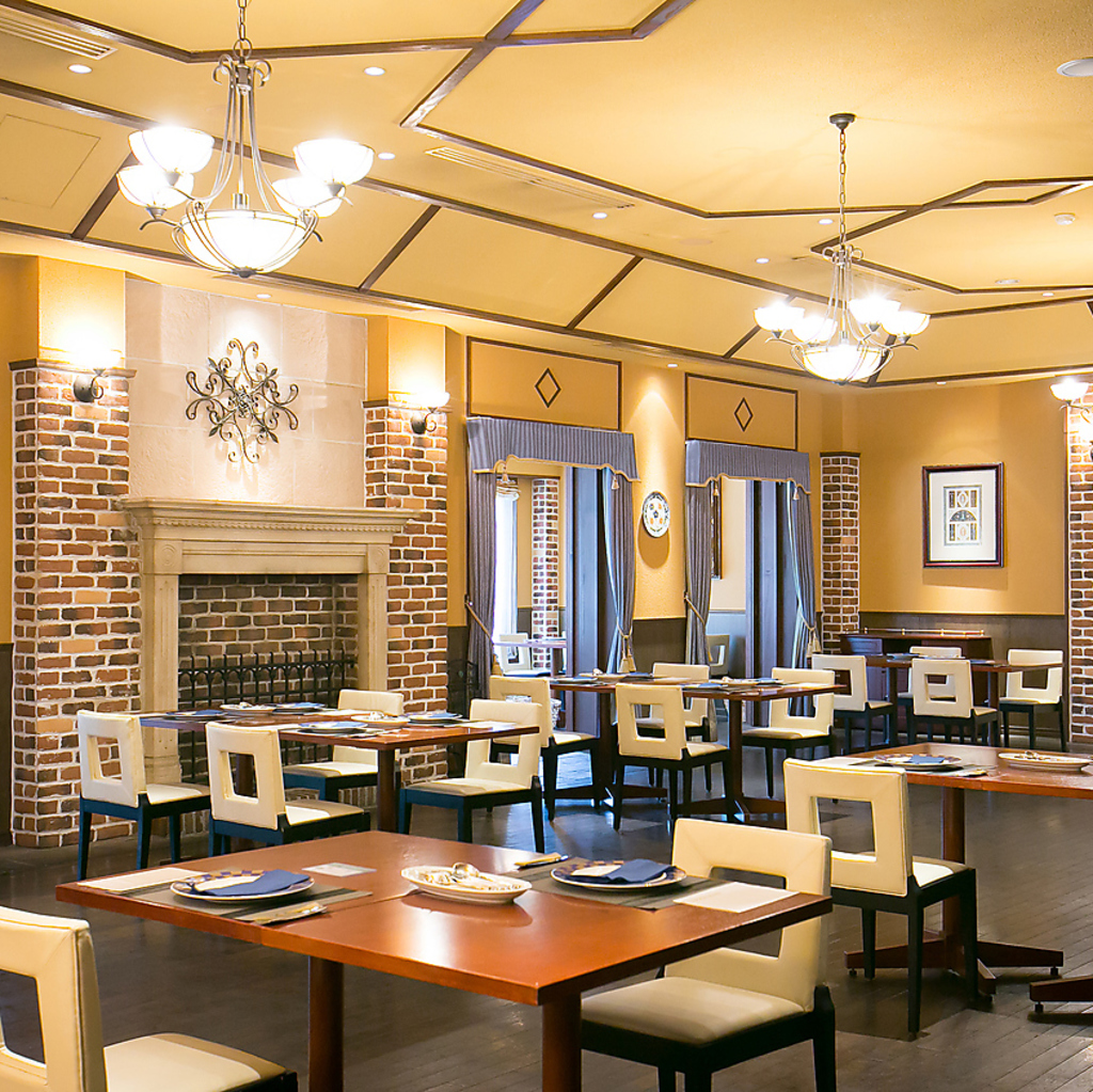 レンガ造りの店内は、落ち着いた雰囲気が漂い、オシャレでありながら心地良い空間となっております！