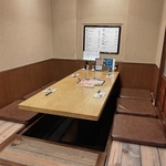掘りごたつ席完備◎足元が楽で居心地が良く、ゆったりとしたスペースを確保しています