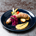 料理メニュー写真 自家製ピクルスとラッツィのオーガニックソーセージ(フェンネル・ナツメグ・チョリソー）