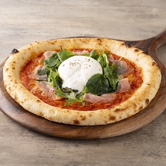 ブラータチーズと生ハムのピッツァ