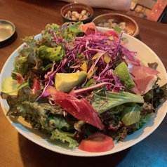 ローストビーフの肉バルサラダ