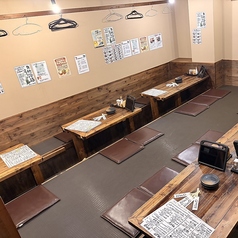 掘りごたつのお座敷となります♪1列のご利用でまとめて14名様のご利用も可能です♪また、ロールカーテンで仕切られるお席も御座いますので少人数でも隣を気にせずお過ごし頂けます◎※系列店の写真となります。