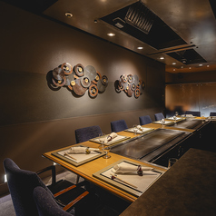 接待にも好評のコノ字鉄板カウンター。