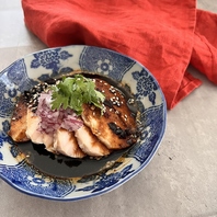 ジャンルにとらわれず、旬を味わう【食堂バル】スタイル