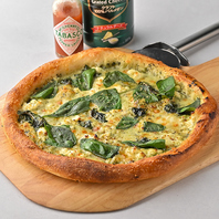 とろけるチーズ香る人気の絶品ピザ