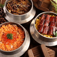 炊き立ての香りと旨み。一釜ずつ丁寧に炊き上げる釜飯