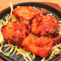 「インド直送スパイスが香る、本場のタンドリーチキン。