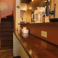 駅近で温かみのある空間で、気軽に伝統料理をどうぞ