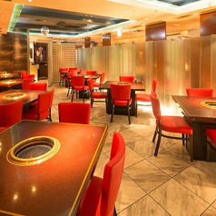 【店舗貸切】最大80名様規模の宴会が可能。店内をすべて貸し切ることで80名様でのお集まりが可能です。広々とした明るい空間で宴会をお楽しみいただけます。歓迎会や送別会、イベントの打ち上げ、会社宴会など様々なシーンにぴったり。大規模宴会はぜひ当店をご利用ください。