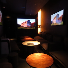 大迫力のモニターでカラオケを楽しめる9名～/最大14名まで利用可能な完全個室を2部屋ご用意しております！