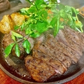 料理メニュー写真&nbsp;【黒毛和牛】サーロインステーキ鉄板焼き / 牛ももやわらか赤ワイン煮