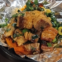 牛すじ焼き【自家製タレと九条ねぎ】の写真