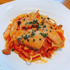 サーモンとたっぷりきのこのトマトクリーム