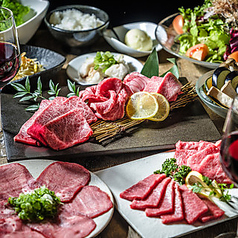 炭火焼肉 にくなべ屋 神戸びいどろ 初台店の特集写真