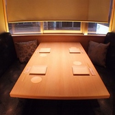 【完全個室】2名様からご利用いただける和モダンな雰囲気の個室席。ご宴会はもちろん、接待や会食などの大事なシーンにも最適です。