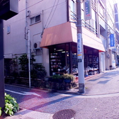 少し進んで、【健仁外科医院】の看板がある電柱を左に進むと…、