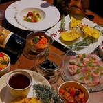 四季折々の食材を使用した前菜は色々お楽しみいただけるようリーズナブルな価格で☆