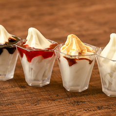 ソフトクリーム (バニラ・黒蜜・イチゴ・チョコ)