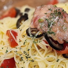マグロとトマトとオリーブの冷製パスタ