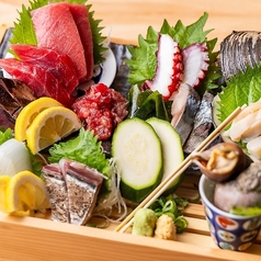 仲卸直営の新鮮魚介◎天然生みなみまぐろ入り魚流盛り！