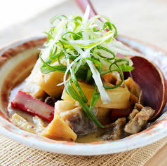 牛すじと旬野菜の白土手煮