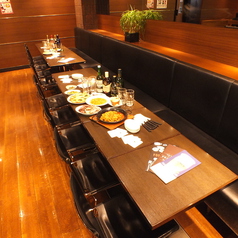 レイアウト変更可能なテーブル席を多数ご用意しております◎