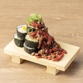 料理メニュー写真 ユッケ肉こぼれ寿司