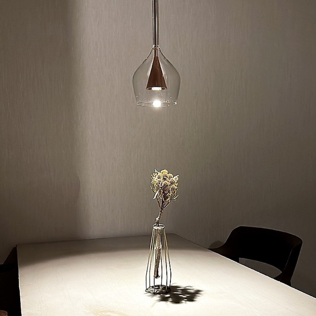 落ち着いた空間でゆっくりお食事をお楽しみいただけます。リラックスしたひとときをお過ごしください