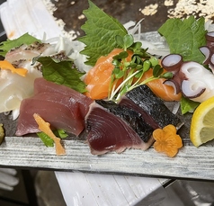 売り切れ御免！刺身盛り合わせ[2人前から]