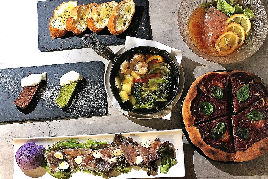 シックな空間で本格料理と絶品デザートを堪能。特別なコーヒーと共に、贅沢なひとときを楽しめます☆