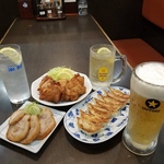 ビールに合うおつまみ・逸品メニューも種類豊富にご用意しております◎餃子もおすすめ！