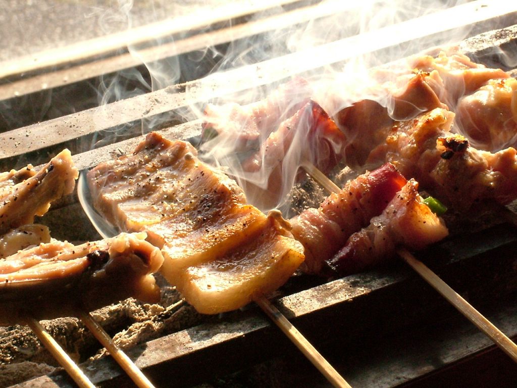 塩・タレ全てにこだわる穂積店。備長炭で丁寧に焼き上げる扇屋の焼き鳥は84円～