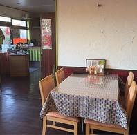 広々とした店内。全64席、24席の座敷も完備。