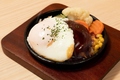 料理メニュー写真&nbsp;オールビーフハンバーグステーキ(120g)