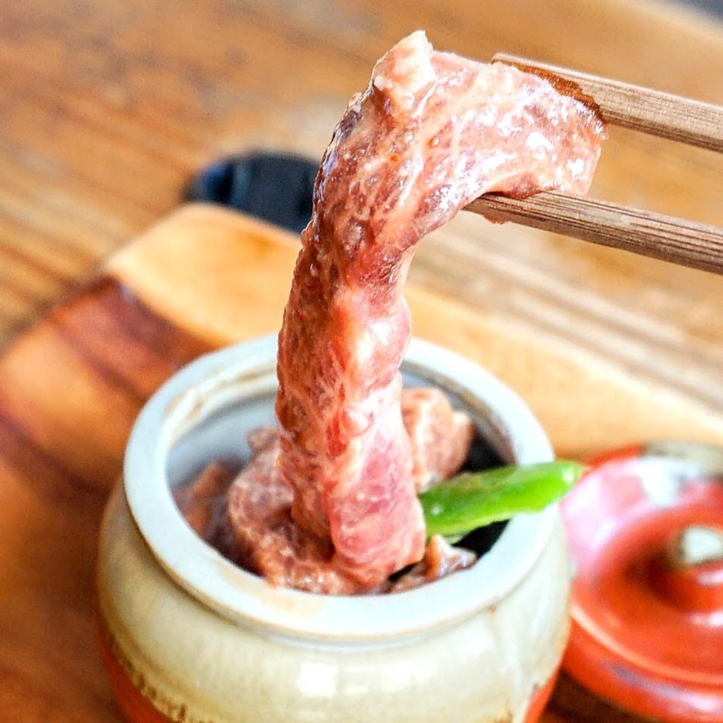 お肉は熟成されたカルビをはじめ、それぞれに最適な味付けで。