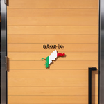 温かみのある店内は、友人や家族との会話を弾ませてくれる空間です♪