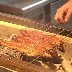 国産鰻を独自の製法で焼き上げ♪