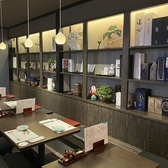 当店では、2名から6名まで対応可能な個室をご用意。扉付きの完全個室なので、周囲を気にせず会話ができ、重要な商談や打ち合わせにも安心です。また、全席禁煙で清潔感のある環境を維持しており、ビジネスシーンにふさわしい快適さをお約束します。