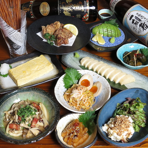 カウンターでしっぽり飲むのもOK！お座敷でみんなで飲むのもOK！