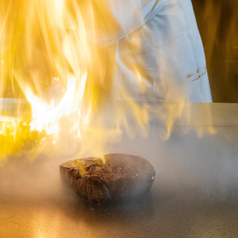 鉄板の熱が生む、至福のひととき