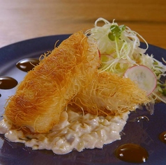 カダイフ衣のチキンクランチ ~トリュフ香る茸クリームソース~