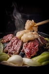 定禅寺通り店限定『鉄板もつ焼き』は、熱々のお肉と野菜をご堪能いただけます♪