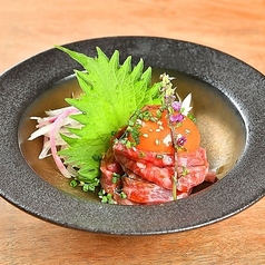和牛炙りユッケ 紹興酒のソース