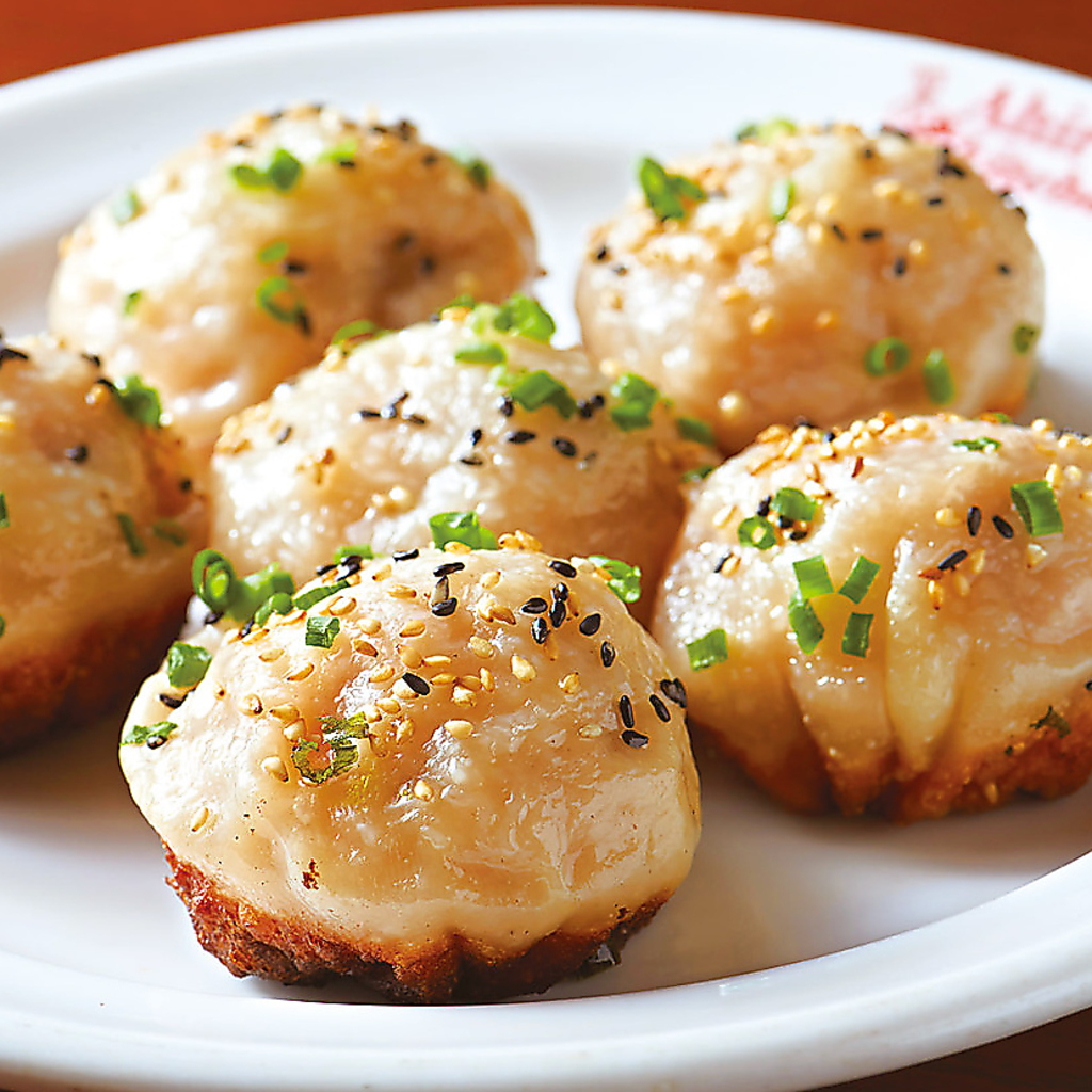 人気の小籠包！！肉汁溢れる極上の味です。