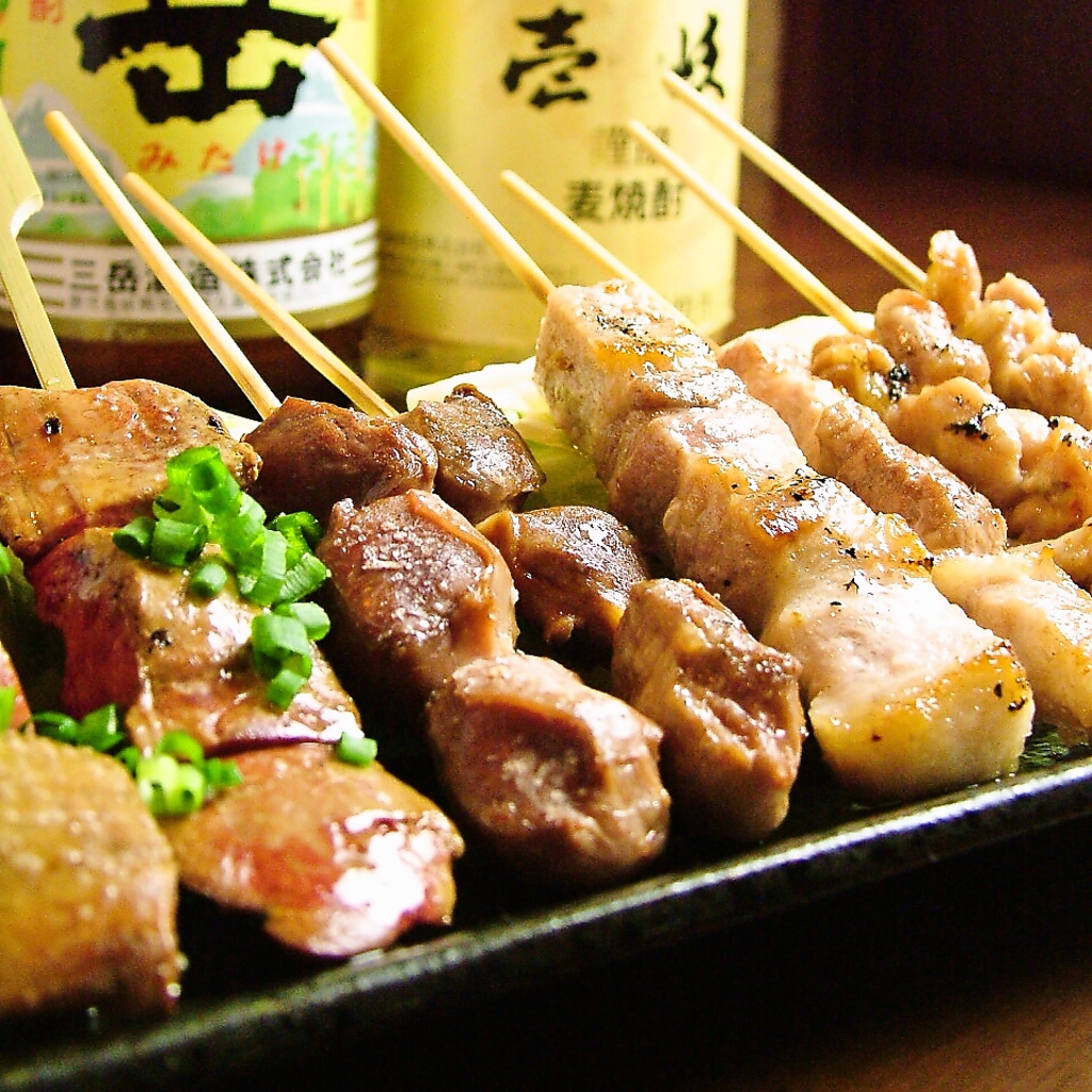 素材にこだわった自慢の地鶏焼鳥は全コースにはいっています。飲放付コースは3000円よりご用意！