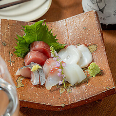 スリーピース 酒 肴 肉のコース写真