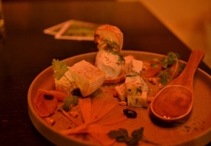 チーズとドライフルーツの盛り合わせ