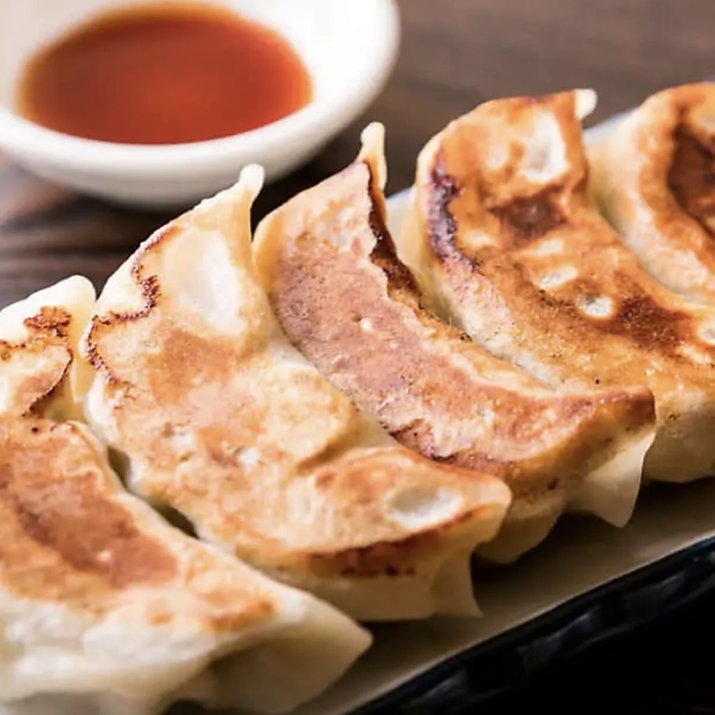 本場の料理人が作る本格中華。思わずお酒が進む餃子や青椒肉絲、チャーハンなど召し上がれ