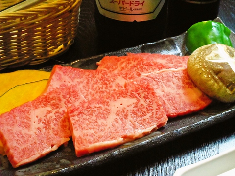 精肉店直営だから、日本全国の厳選極上黒毛和牛をリーズナブルに食べられるお店。