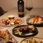 当店は朝の10時より営業しておりますので、お昼からお酒をお楽しみいただけます♪ぜひお気軽にどうぞ